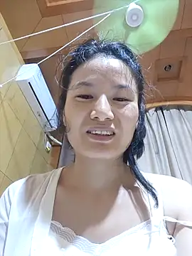 Snapshot of Dewbunn chatting on 09/28/25, 11:37 Dewbunn online show from 09/28/25, 11:37