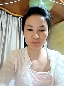 Snapshot of Dewbunn chatting on 10/12/25, 10:58 Dewbunn online show from 10/12/25, 10:58