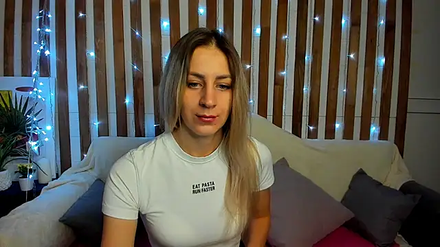 Snapshot of Ellen_Ross chatting on 03/02/25, 04:17 Ellen Ross online show from 03/02/25, 04:17