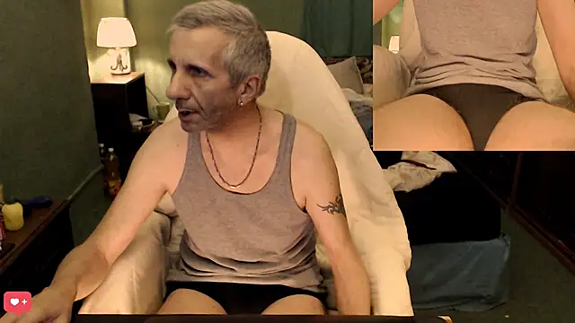 Snapshot of maxdaddy690 chatting on 12/13/24, 09:52 maxdaddy690 online show from 12/13/24, 09:52