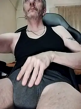 Snapshot of maxdaddy690 chatting on 03/15/25, 12:04 maxdaddy690 online show from 03/15/25, 12:04
