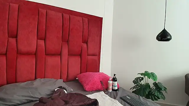 Snapshot of Vaiolett_Smith chatting on 03/12/25, 02:01 Vaiolett Smith online show from 03/12/25, 02:01