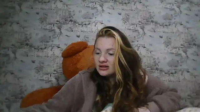 Snapshot of Eveline_May chatting on 10/23/25, 03:00 Eveline May online show from 10/23/25, 03:00