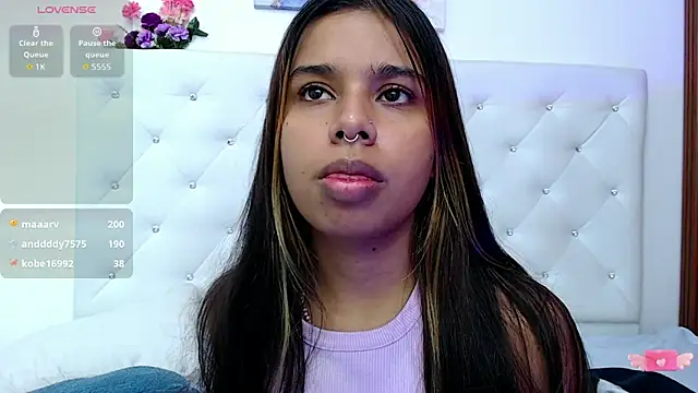 Snapshot of sweetebony_33 chatting on 11/06/25, 04:24 sweetebony 33 online show from 11/06/25, 04:24