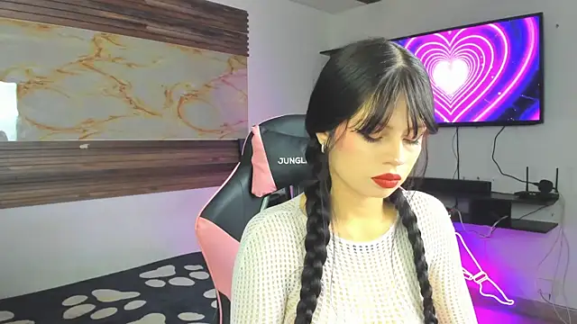 Snapshot of Cloe_roouse chatting on 10/28/25, 08:22 Cloe roouse online show from 10/28/25, 08:22