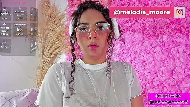 Snapshot of Melodymoore_ chatting on 10/23/25, 02:00 Melodymoore online show from 10/23/25, 02:00