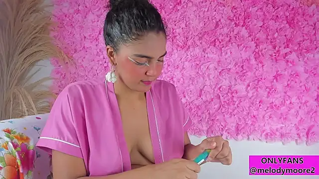 Snapshot of Melodymoore_ chatting on 11/06/25, 10:21 Melodymoore online show from 11/06/25, 10:21