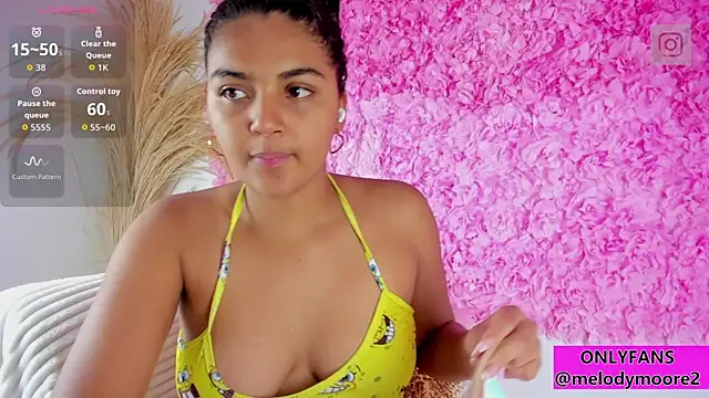 Snapshot of Melodymoore_ chatting on 11/15/25, 09:11 Melodymoore online show from 11/15/25, 09:11