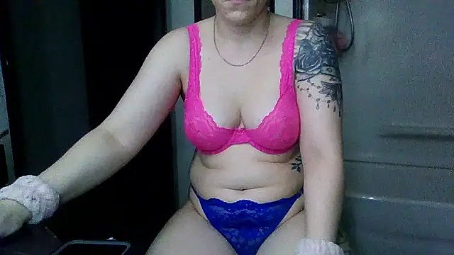 Snapshot of mrstoxox4594 chatting on 09/27/25, 09:14 mrstoxox4594 online show from 09/27/25, 09:14
