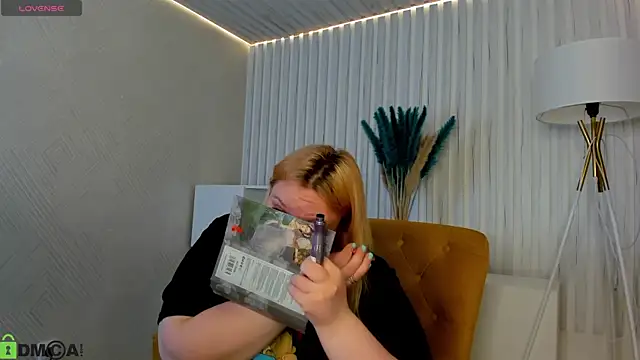 Snapshot of Amy_Hall chatting on 09/14/25, 01:27 Amy Hall online show from 09/14/25, 01:27