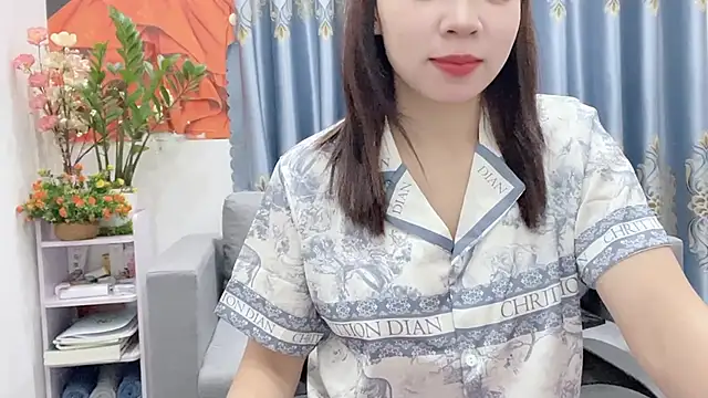 Snapshot of shishi_101 chatting on 09/15/25, 12:43 shishi 101 online show from 09/15/25, 12:43