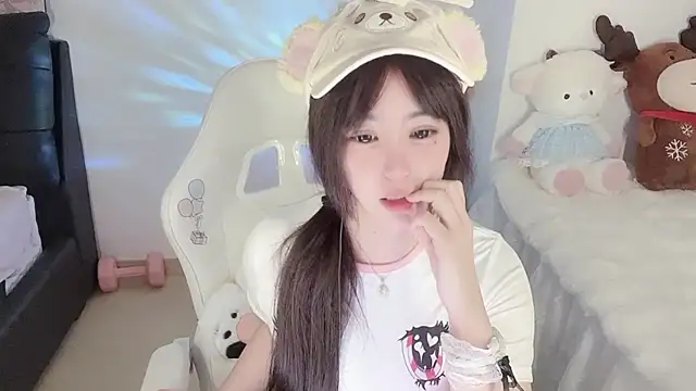 Snapshot of Milla-z chatting on 09/20/25, 11:33 Milla-z online show from 09/20/25, 11:33