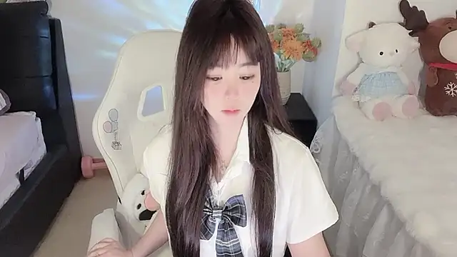 Snapshot of Milla-z chatting on 09/21/25, 07:32 Milla-z online show from 09/21/25, 07:32