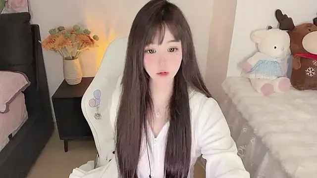 Snapshot of Milla-z chatting on 09/27/25, 12:10 Milla-z online show from 09/27/25, 12:10