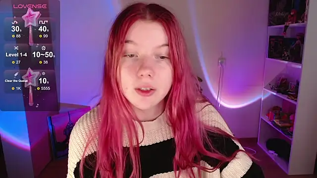 Snapshot of Strawberry_juli chatting on 10/20/25, 07:53 Strawberry juli online show from 10/20/25, 07:53