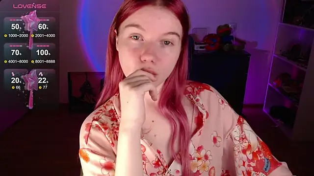 Snapshot of Strawberry_juli chatting on 11/02/25, 10:50 Strawberry juli online show from 11/02/25, 10:50