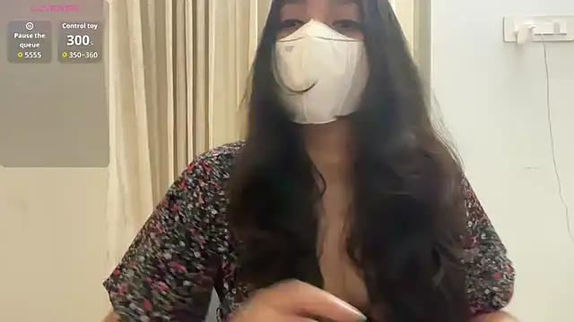 Snapshot of oviyakalra chatting on 10/30/25, 04:03 oviyakalra online show from 10/30/25, 04:03