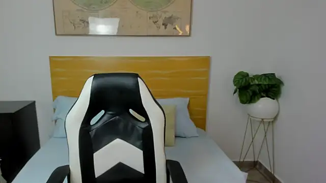 dulce victoriaa  online show from 03/15/25, 12:45