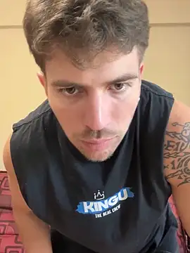 Snapshot of shuki0101 chatting on 03/17/25, 04:54 shuki0101 online show from 03/17/25, 04:54