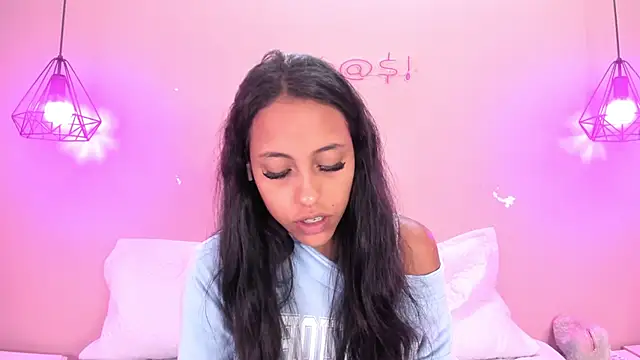 alahia betancurx online show from 03/06/25, 12:19