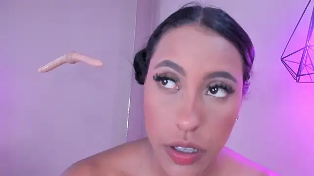 alahia betancurx online show from 03/07/25, 05:49