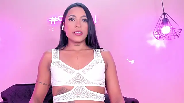 alahia betancurx online show from 03/14/25, 12:40