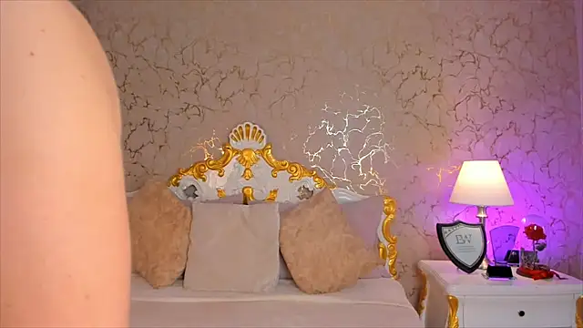 ScarlettWallace online show from 10/21/25, 08:31