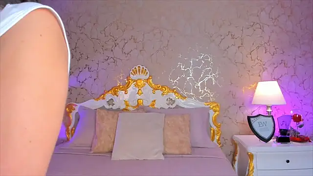 ScarlettWallace online show from 10/31/25, 09:16