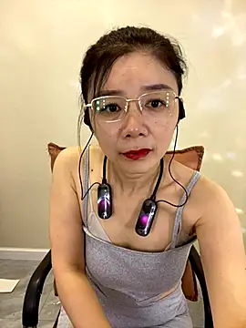 Snapshot of xiaowang0523 chatting on 09/27/25, 05:23 xiaowang0523 online show from 09/27/25, 05:23