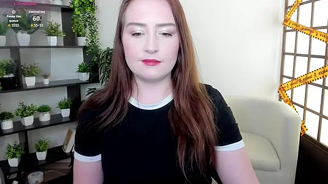 Snapshot of LinaFlawless chatting on 11/10/25, 02:21 LinaFlawless online show from 11/10/25, 02:21