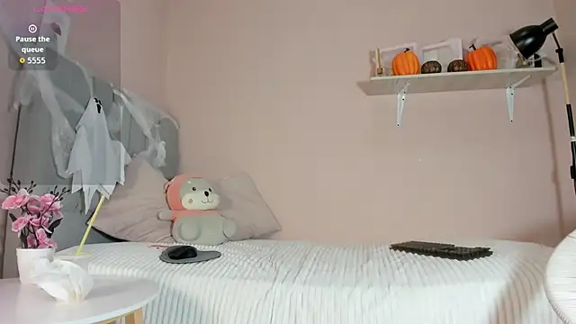 mary cute9 online show from 10/28/25, 12:30