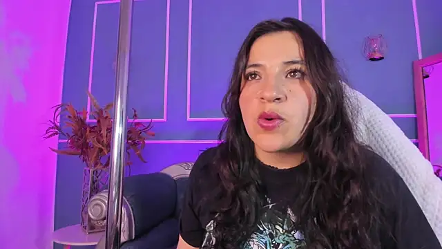 TaraTaylorr online show from 10/01/25, 02:17