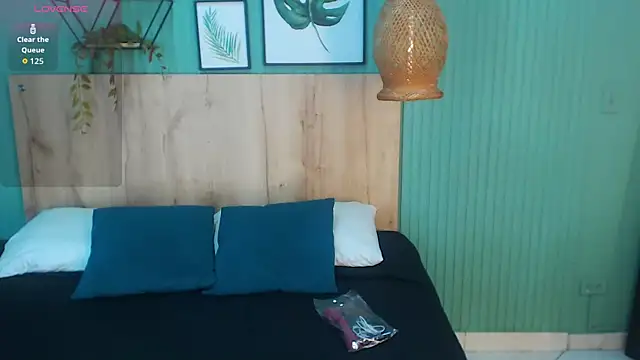 Snapshot of yessila_parker chatting on 09/27/25, 02:16 yessila parker online show from 09/27/25, 02:16