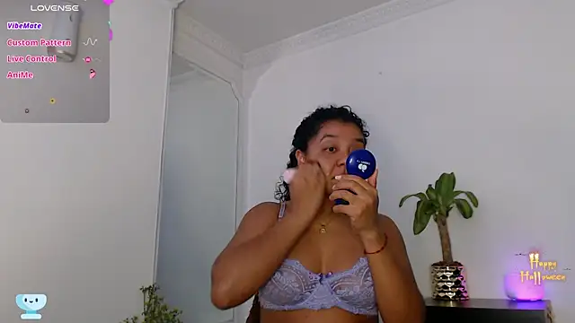 Snapshot of victtoria_cane63 chatting on 10/23/25, 11:14 victtoria cane63 online show from 10/23/25, 11:14