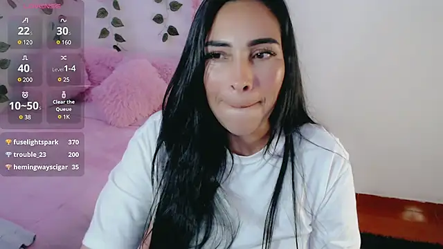 Snapshot of luna_lgomez_ chatting on 03/01/25, 04:44 luna lgomez online show from 03/01/25, 04:44