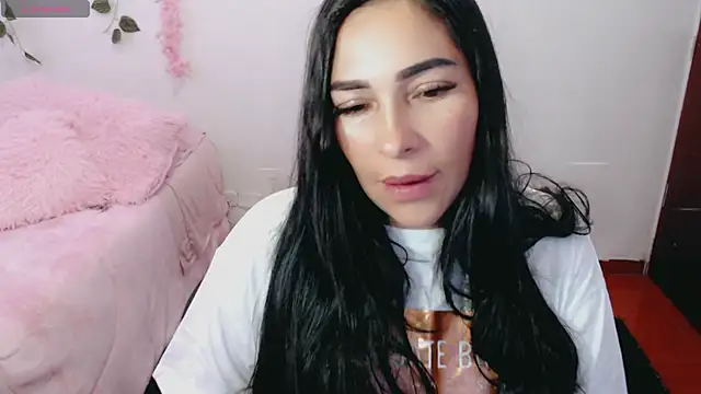 Snapshot of luna_lgomez_ chatting on 03/06/25, 11:25 luna lgomez online show from 03/06/25, 11:25