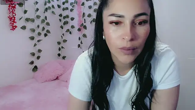 Snapshot of luna_lgomez_ chatting on 03/08/25, 11:05 luna lgomez online show from 03/08/25, 11:05