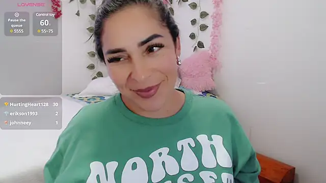 Snapshot of luna_lgomez_ chatting on 03/18/25, 02:15 luna lgomez online show from 03/18/25, 02:15