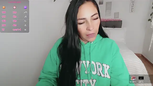 Snapshot of luna_lgomez_ chatting on 09/18/25, 03:36 luna lgomez online show from 09/18/25, 03:36