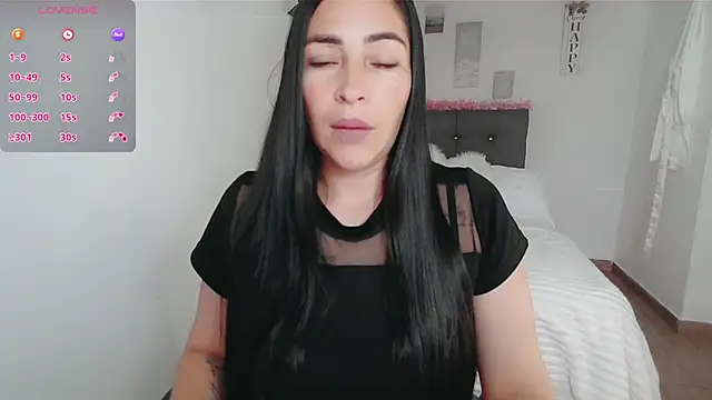 Snapshot of luna_lgomez_ chatting on 10/07/25, 12:02 luna lgomez online show from 10/07/25, 12:02