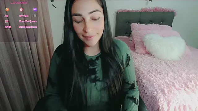 Snapshot of luna_lgomez_ chatting on 10/28/25, 01:42 luna lgomez online show from 10/28/25, 01:42