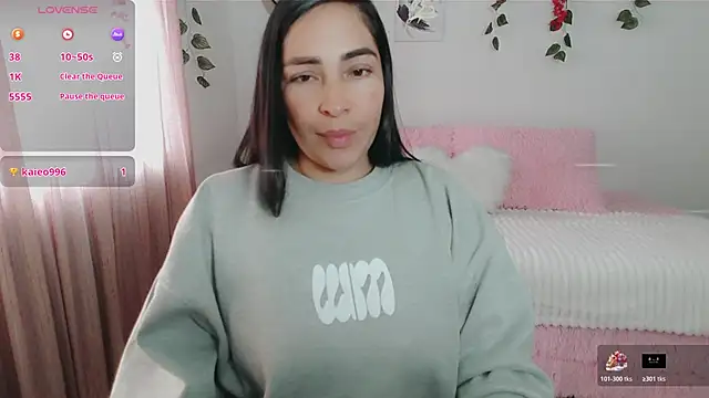 Snapshot of luna_lgomez_ chatting on 10/31/25, 02:07 luna lgomez online show from 10/31/25, 02:07