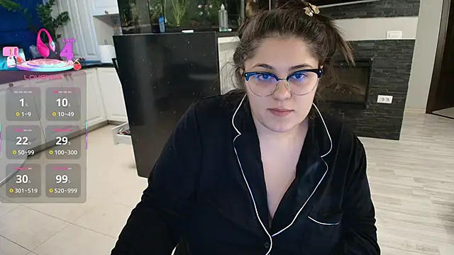 Layla- online show from 11/14/25, 10:25