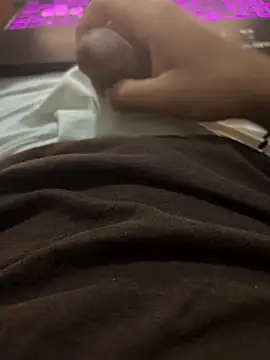 Snapshot of yeezy2819 chatting on 02/27/25, 06:40 yeezy2819 online show from 02/27/25, 06:40