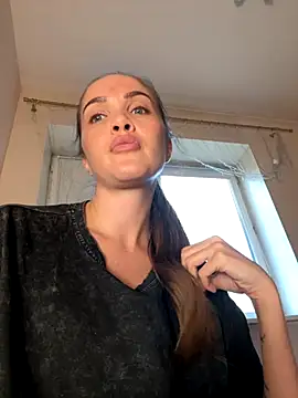 Snapshot of Beverly_Hilll chatting on 10/08/25, 01:53 Beverly Hilll online show from 10/08/25, 01:53