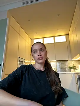 Beverly Hilll online show from 10/28/25, 01:03