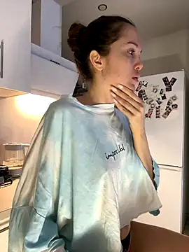 Beverly Hilll online show from 11/19/25, 01:00