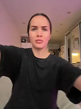 Beverly Hilll online show from 11/24/25, 01:00