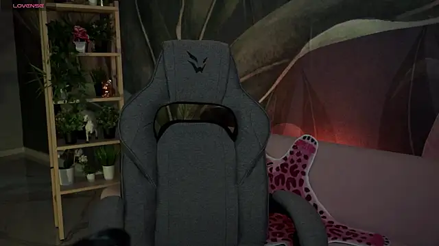 OliviaMcClean online show from 10/08/25, 01:03