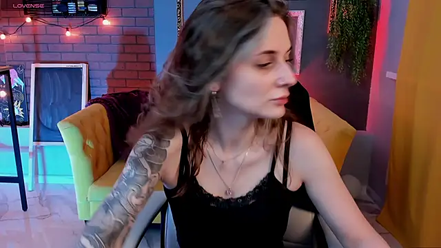 OliviaMcClean online show from 11/06/25, 02:45